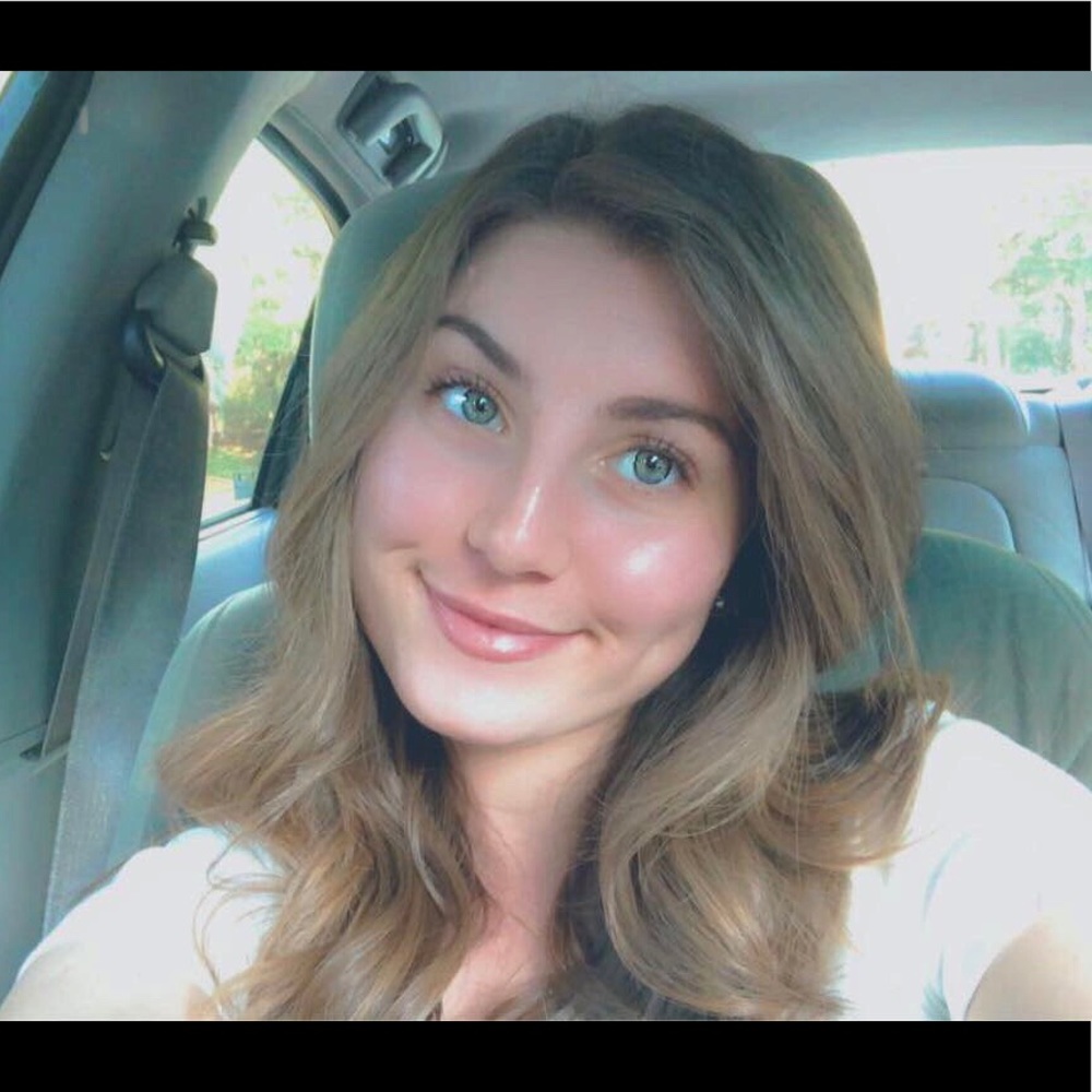 Meet your Posher, Emily